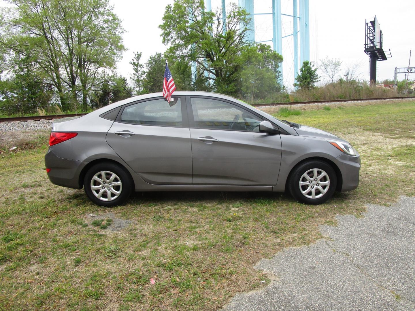 2014 Gray Hyundai Accent GLS 4-Door (KMHCT4AE9EU) with an 1.6L L4 DOHC 16V engine, Automatic transmission, located at 2553 Airline Blvd, Portsmouth, VA, 23701, (757) 488-8331, 36.813889, -76.357597 - ***VEHICLE TERMS*** Down Payment: $999 Weekly Payment: $75 APR: 23.9% Repayment Terms: 42 Months *** CALL ELIZABETH SMITH - DIRECTOR OF MARKETING @ 757-488-8331 TO SCHEDULE YOUR APPOINTMENT TODAY AND GET PRE-APPROVED RIGHT OVER THE PHONE*** - Photo#4